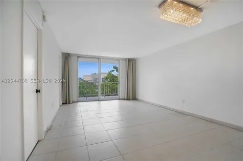 6900 Bay Drive Miami Beach FL 33141