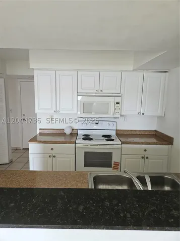 20 San Simeon Way Miami FL 33179