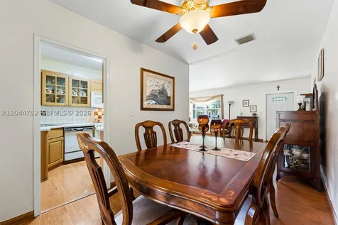 7281 SW 13th Terrace Miami FL 33144