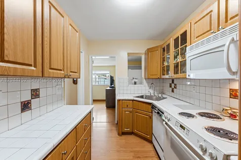 7281 SW 13th Terrace Miami FL 33144