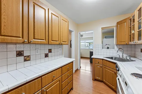7281 SW 13th Terrace Miami FL 33144
