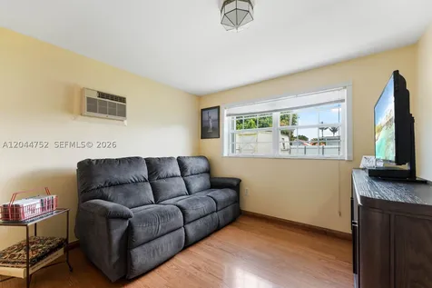 7281 SW 13th Terrace Miami FL 33144