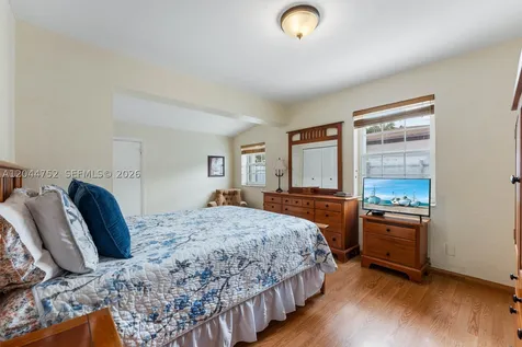 7281 SW 13th Terrace Miami FL 33144