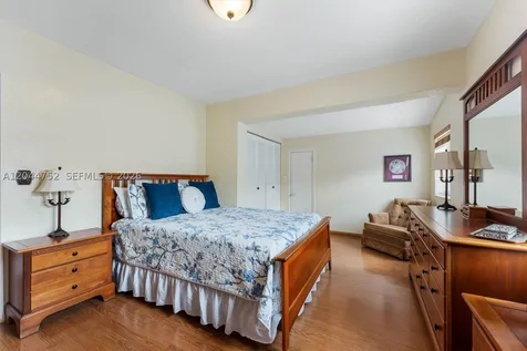 7281 SW 13th Terrace Miami FL 33144