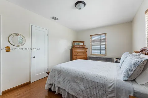 7281 SW 13th Terrace Miami FL 33144