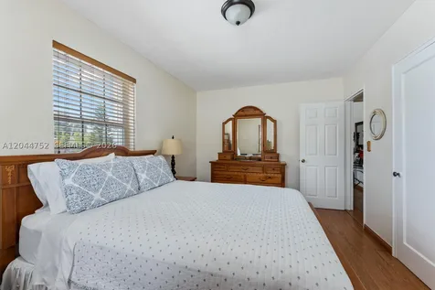 7281 SW 13th Terrace Miami FL 33144