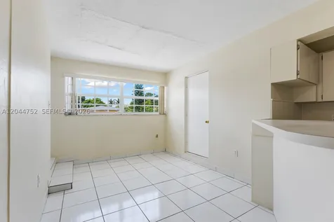7281 SW 13th Terrace Miami FL 33144