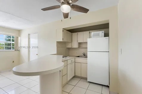 7281 SW 13th Terrace Miami FL 33144