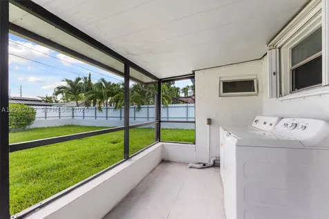 7281 SW 13th Terrace Miami FL 33144