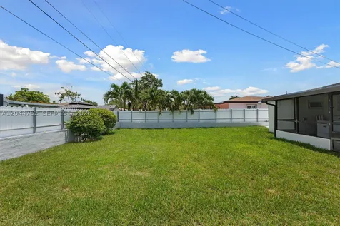 7281 SW 13th Terrace Miami FL 33144