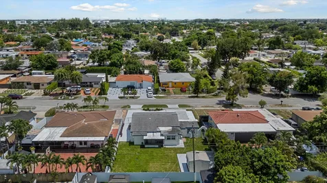 7281 SW 13th Terrace Miami FL 33144