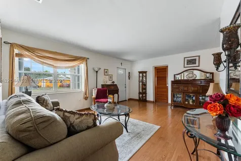 7281 SW 13th Terrace Miami FL 33144