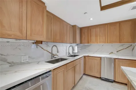 5025 Collins Avenue Miami Beach FL 33140