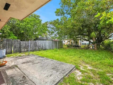 211 SE 10th Street Hallandale Beach FL 33009