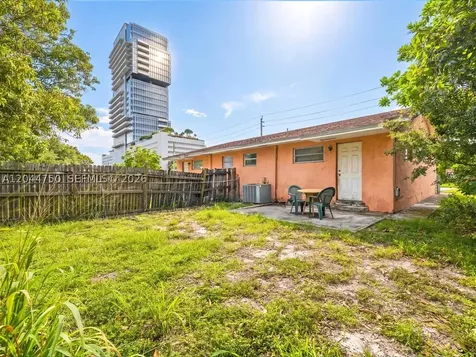 211 SE 10th Street Hallandale Beach FL 33009