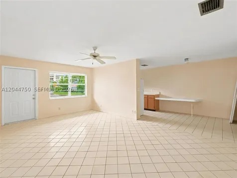 211 SE 10th Street Hallandale Beach FL 33009