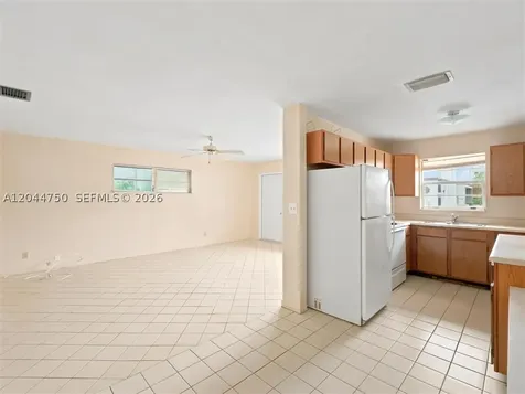 211 SE 10th Street Hallandale Beach FL 33009