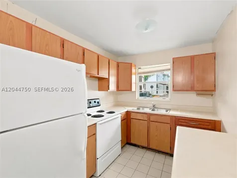 211 SE 10th Street Hallandale Beach FL 33009