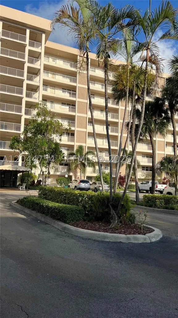 2901 S Palm Aire Drive Pompano Beach FL 33069