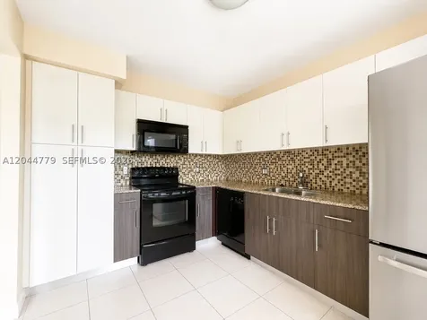 405 Lakeview Drive Weston FL 33326