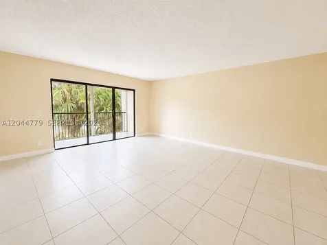405 Lakeview Drive Weston FL 33326