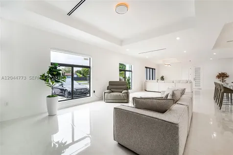 9630 SW 10th Terrace Miami FL 33174