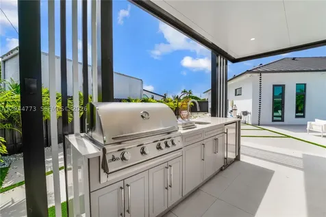 9630 SW 10th Terrace Miami FL 33174