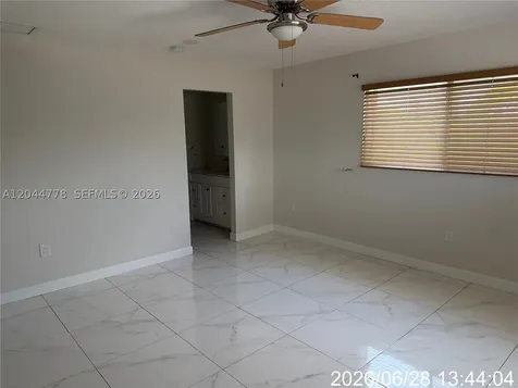 101 E 51st Place Hialeah FL 33013