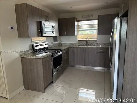 101 E 51st Place Hialeah FL 33013
