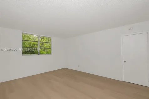 445 NE 195th Street Miami FL 33179