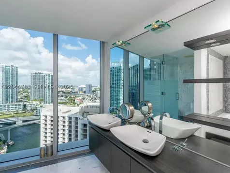 200 Biscayne Boulevard Way Miami FL 33131