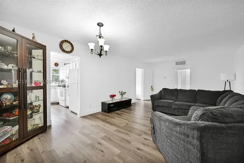 942 NE 199th Street Miami FL 33179