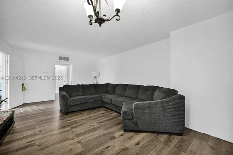 942 NE 199th Street Miami FL 33179