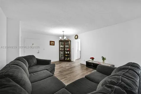 942 NE 199th Street Miami FL 33179
