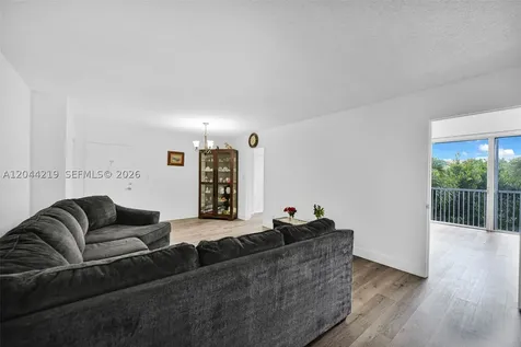 942 NE 199th Street Miami FL 33179