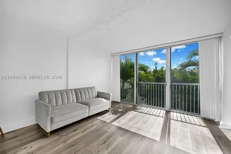 942 NE 199th Street Miami FL 33179