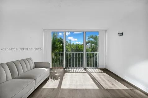 942 NE 199th Street Miami FL 33179