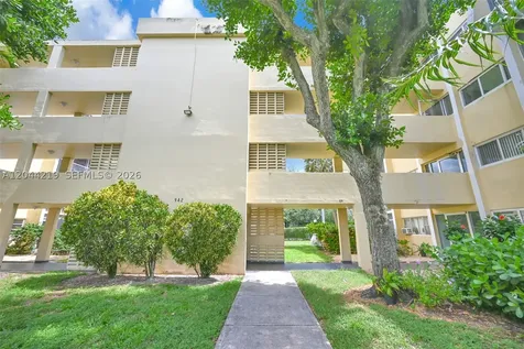 942 NE 199th Street Miami FL 33179