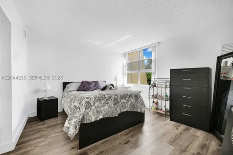 942 NE 199th Street Miami FL 33179