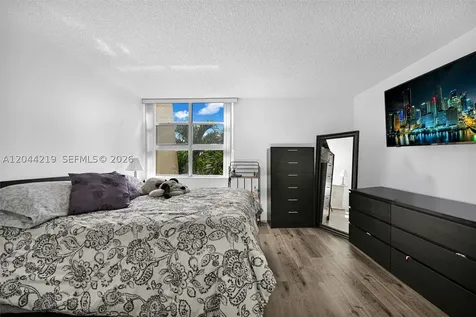 942 NE 199th Street Miami FL 33179