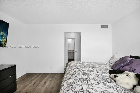 942 NE 199th Street Miami FL 33179
