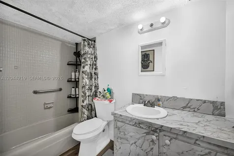 942 NE 199th Street Miami FL 33179