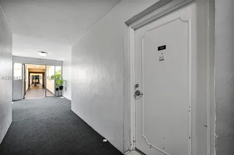 942 NE 199th Street Miami FL 33179