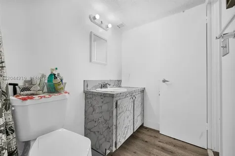 942 NE 199th Street Miami FL 33179