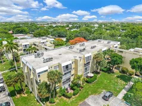 942 NE 199th Street Miami FL 33179