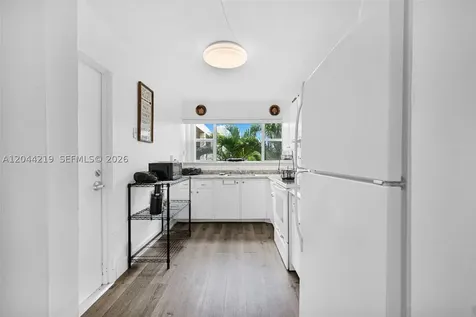 942 NE 199th Street Miami FL 33179