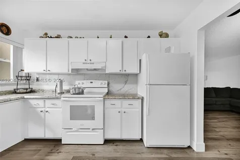 942 NE 199th Street Miami FL 33179