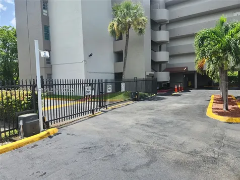 802 NW 87th Avenue Miami FL 33172