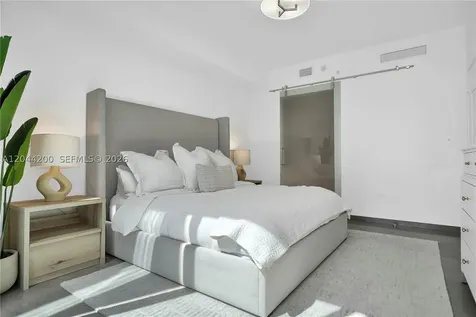 68 SE 6th Street Miami FL 33131
