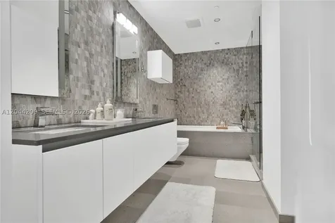 68 SE 6th Street Miami FL 33131